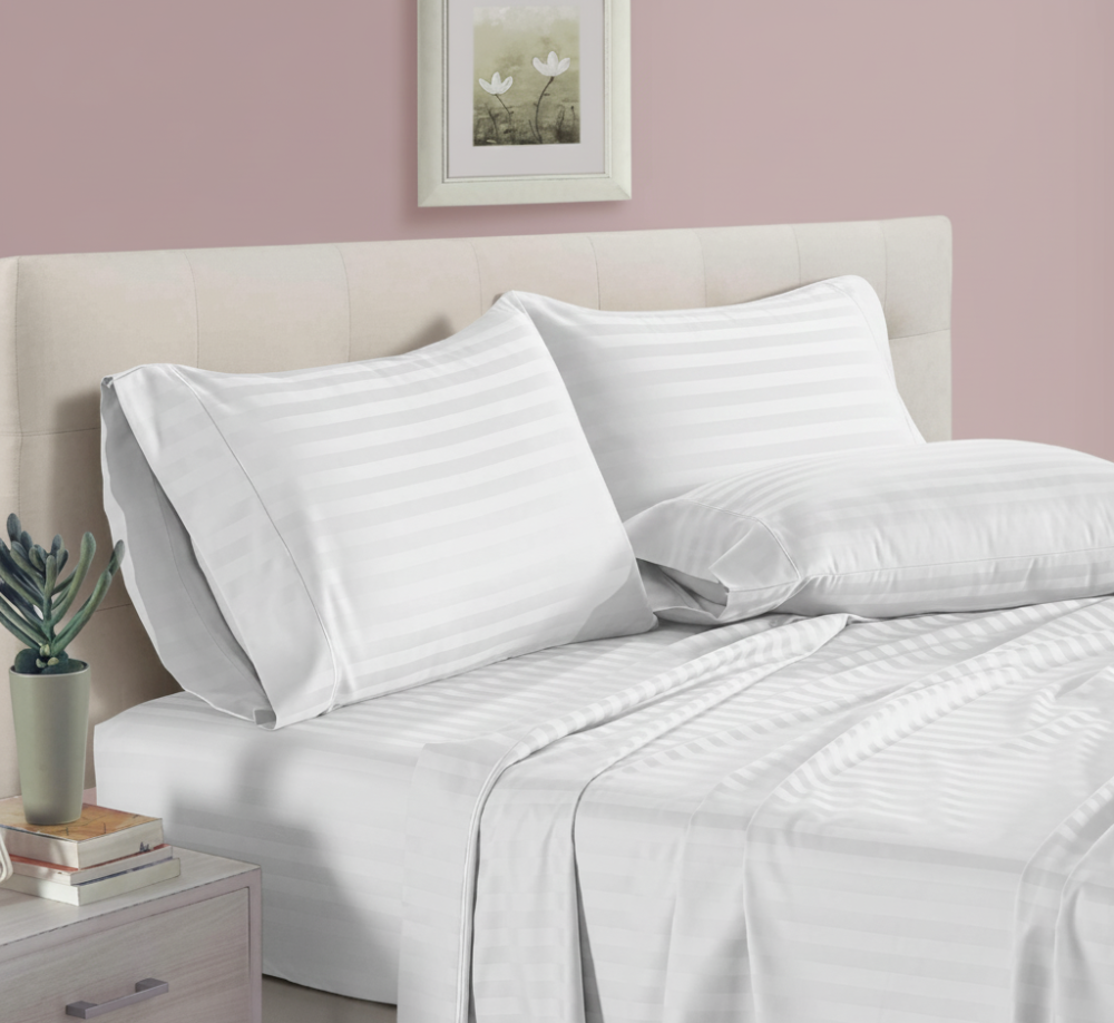 طقم شرشف أبيض مع مطاط  مقلم مقاس سوبر كنج  200*200 سم